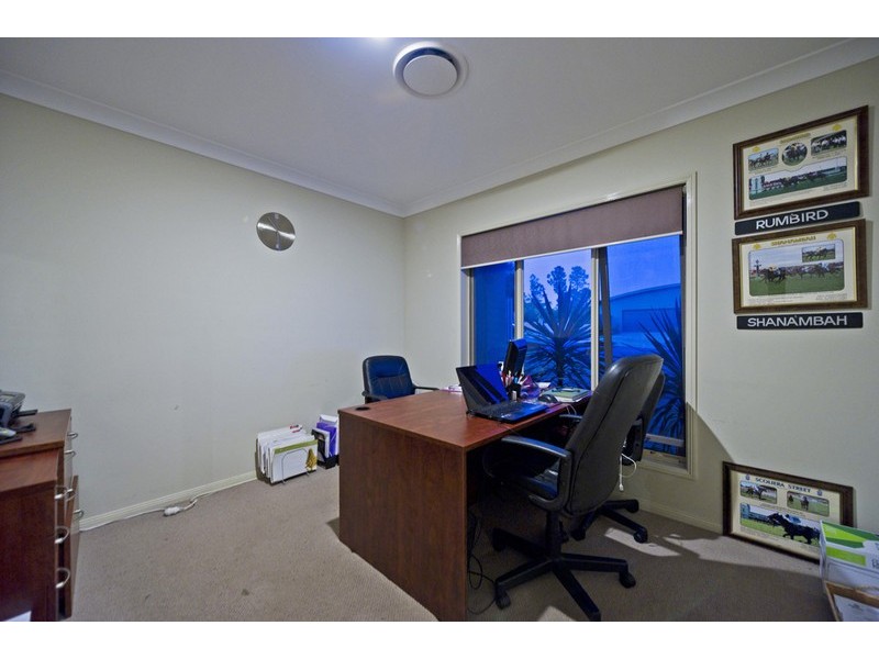 38 Salvado Dr, Pacific Pines QLD 4211