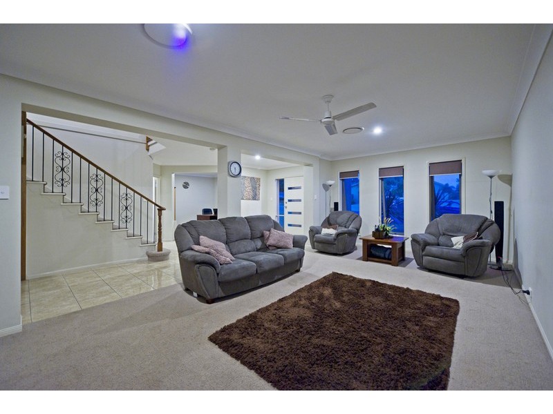 38 Salvado Dr, Pacific Pines QLD 4211