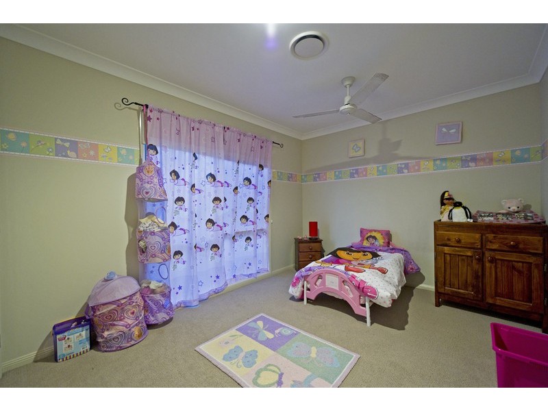38 Salvado Dr, Pacific Pines QLD 4211