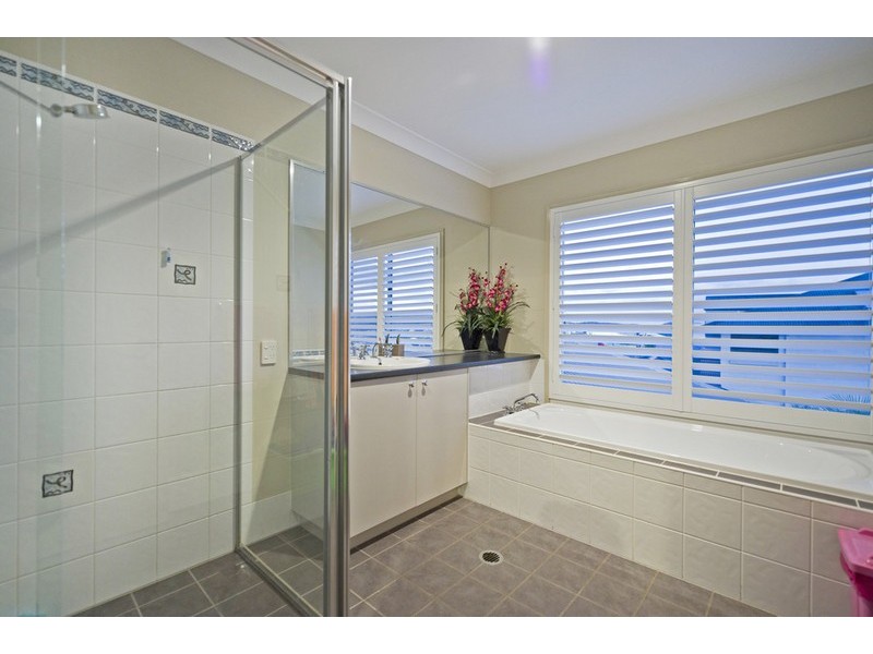 38 Salvado Dr, Pacific Pines QLD 4211