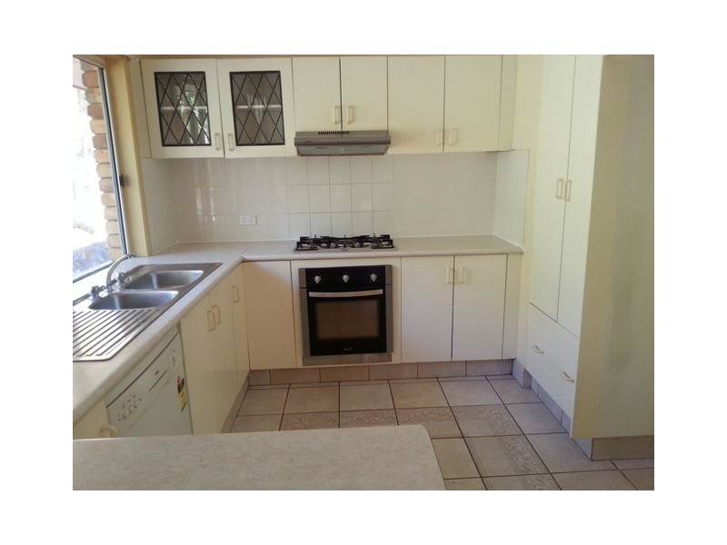 8 Banyuna Dr, Gaven QLD 4211