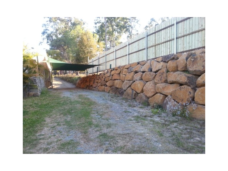 8 Banyuna Dr, Gaven QLD 4211