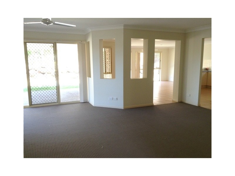 8 Harwood Place, Maudsland QLD 4210