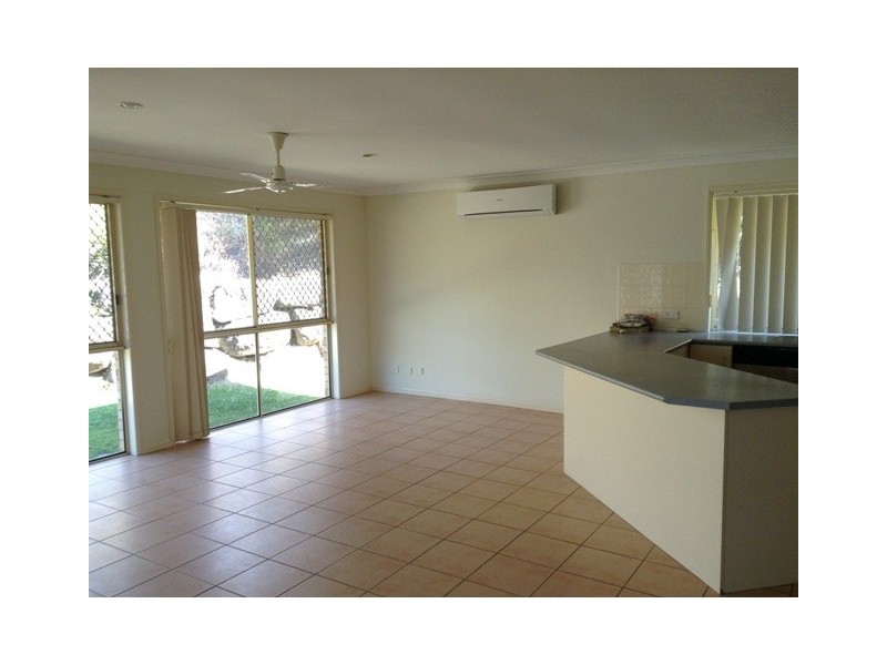 8 Harwood Place, Maudsland QLD 4210