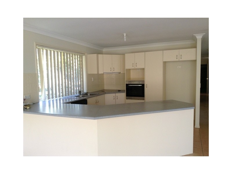 8 Harwood Place, Maudsland QLD 4210