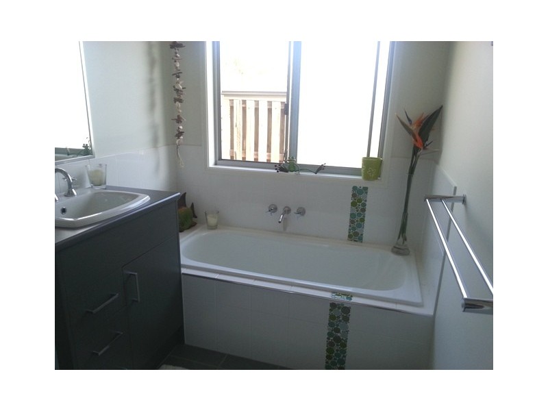 4 Faraday Crescent, Pacific Pines QLD 4211