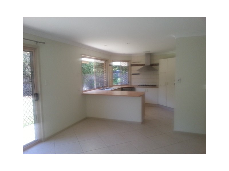 4 Lakewood Court, Helensvale QLD 4212