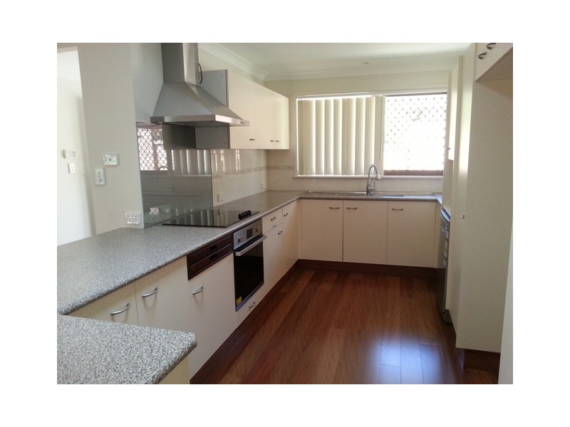 8 Josephine Terrace, Highland Park QLD 4211