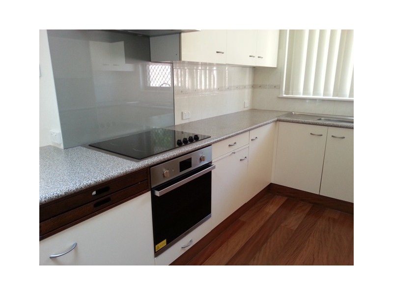 8 Josephine Terrace, Highland Park QLD 4211