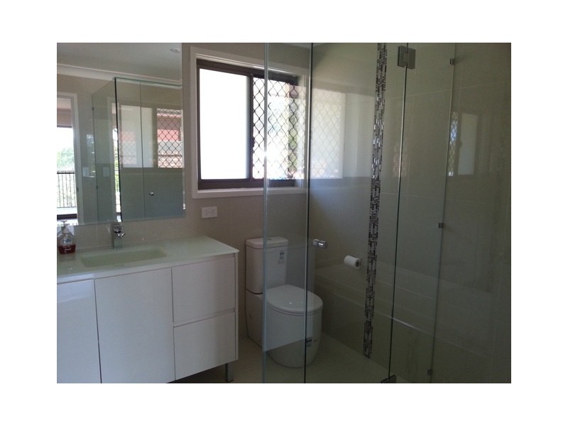 8 Josephine Terrace, Highland Park QLD 4211