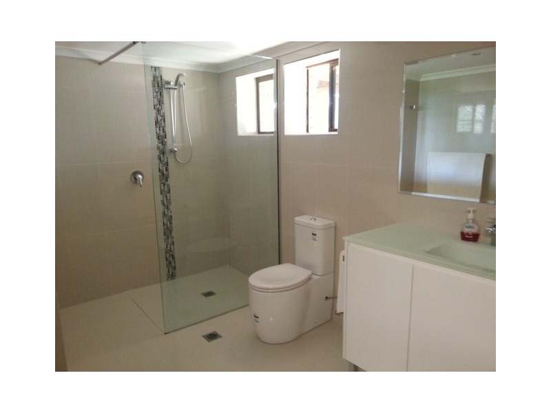 8 Josephine Terrace, Highland Park QLD 4211