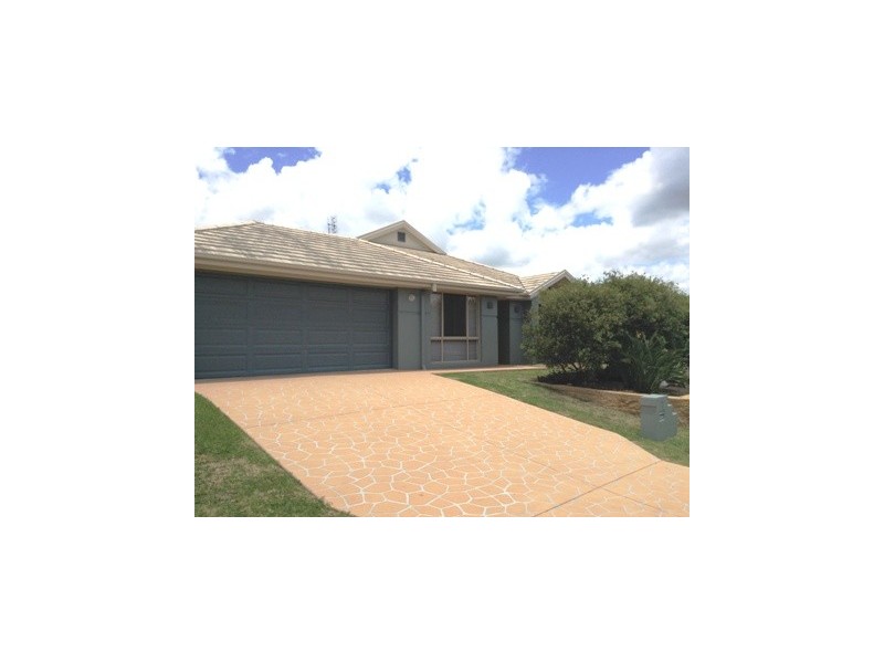 2 Sylvia Close, Pacific Pines QLD 4211
