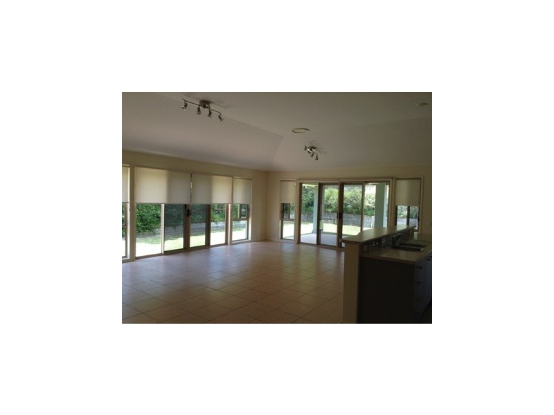 2 Sylvia Close, Pacific Pines QLD 4211
