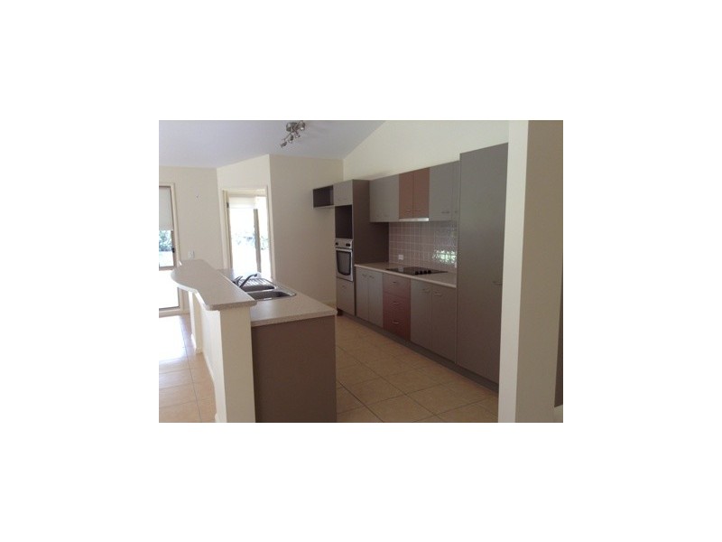 2 Sylvia Close, Pacific Pines QLD 4211