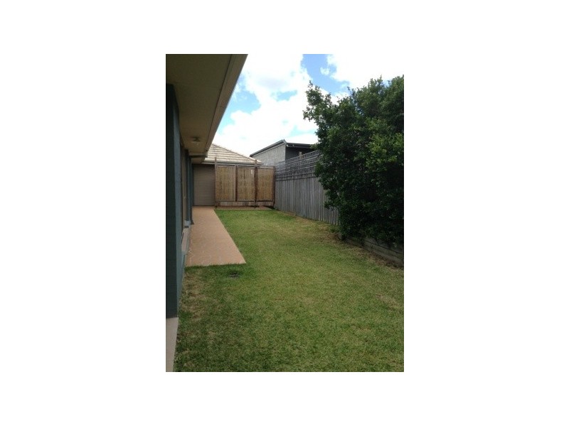 2 Sylvia Close, Pacific Pines QLD 4211
