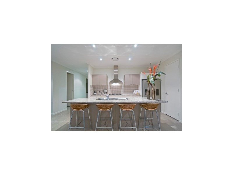 30 Bimberi Row, Pacific Pines QLD 4211