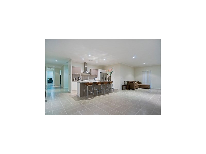 30 Bimberi Row, Pacific Pines QLD 4211