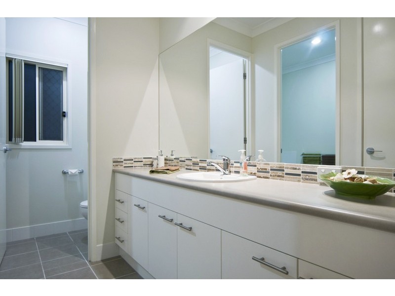 30 Bimberi Row, Pacific Pines QLD 4211