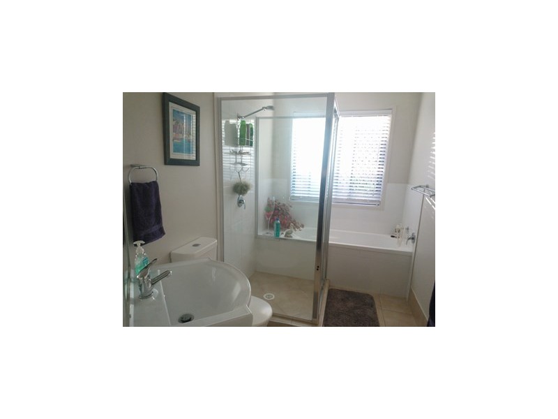 4 Eurella Street, Pacific Pines QLD 4211