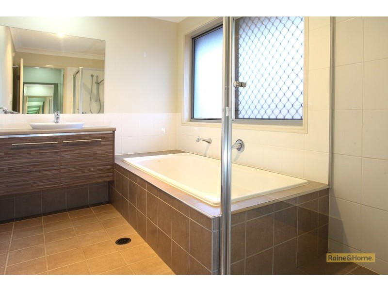 22 Codrington Circuit, Pacific Pines QLD 4211