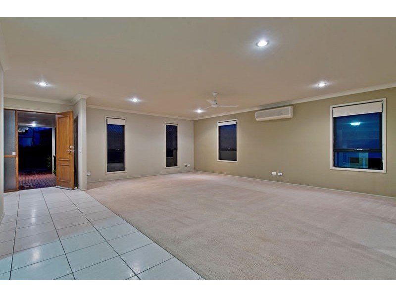 34 Cobb and Co Drive, Oxenford QLD 4210