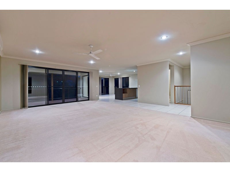 34 Cobb and Co Drive, Oxenford QLD 4210