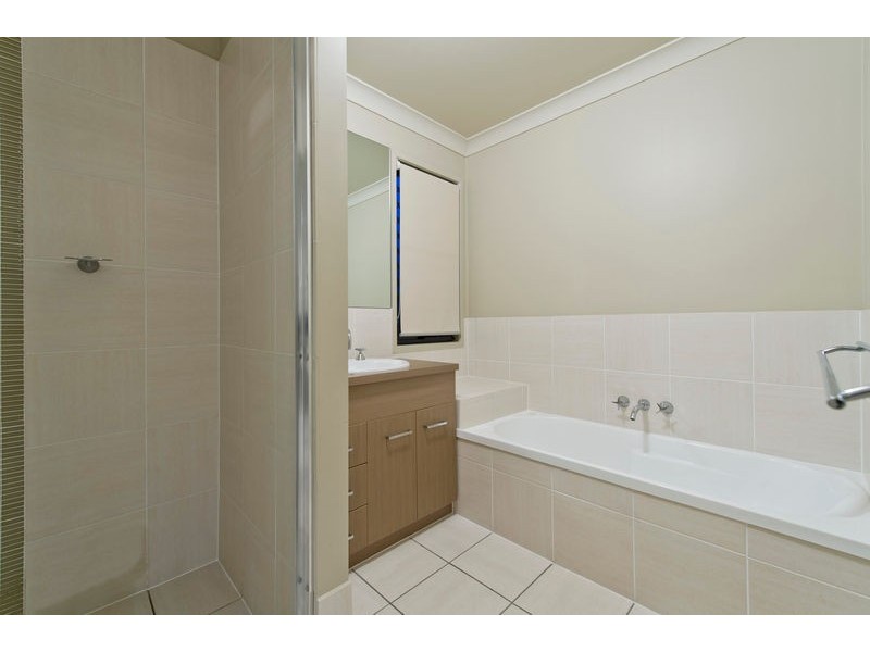 34 Cobb and Co Drive, Oxenford QLD 4210