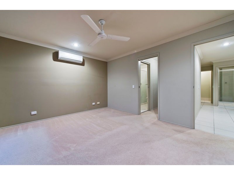 34 Cobb and Co Drive, Oxenford QLD 4210