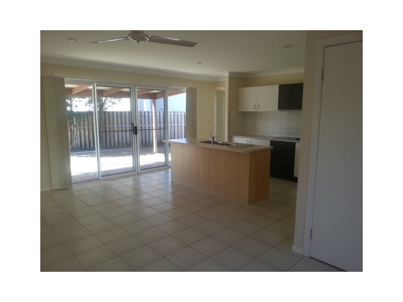 25  Norfolk Street, Pacific Pines QLD 4211