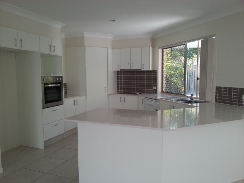 50 Hawkesbury Avenue, Pacific Pines QLD 4211