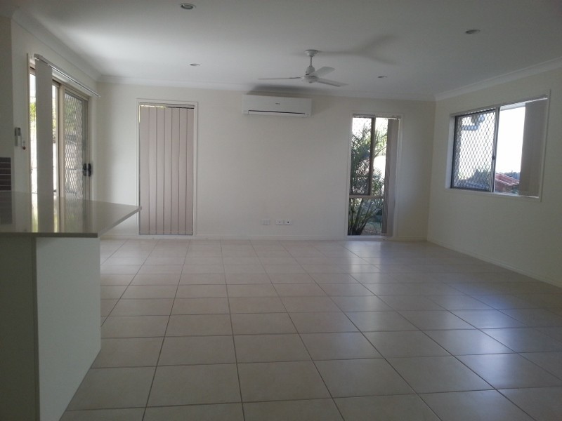 50 Hawkesbury Avenue, Pacific Pines QLD 4211