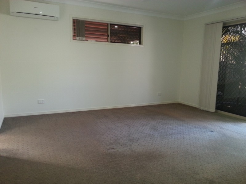 50 Hawkesbury Avenue, Pacific Pines QLD 4211