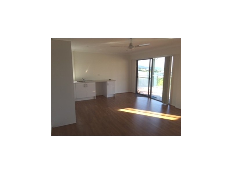 9  Diamantina Circuit, Pacific Pines QLD 4211