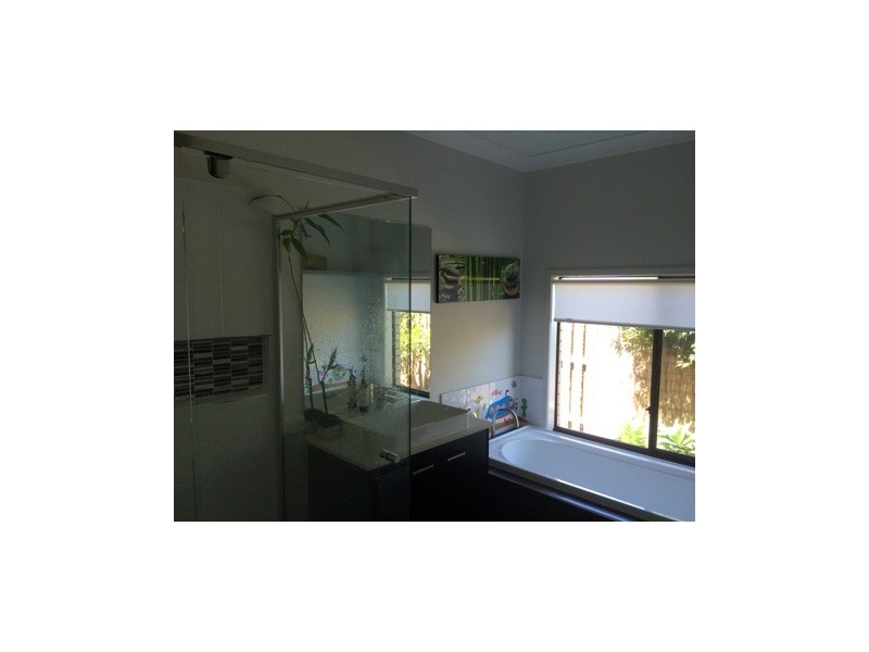 1 Bellinger Key, Pacific Pines QLD 4211