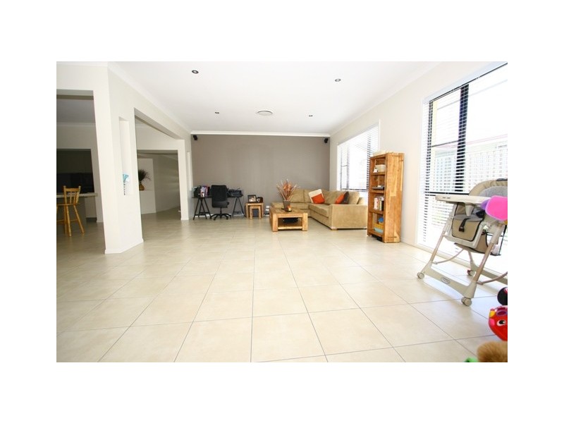 18 Seawind Road, Coomera Waters QLD 4209