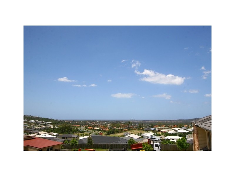 5 Harmsworth Road, Pacific Pines QLD 4211