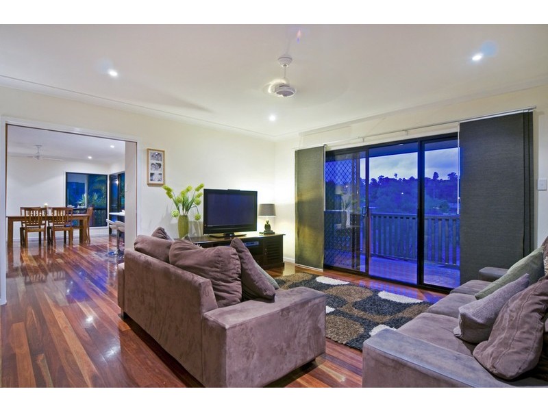 15 Polynesia Ave, Pacific Pines QLD 4211