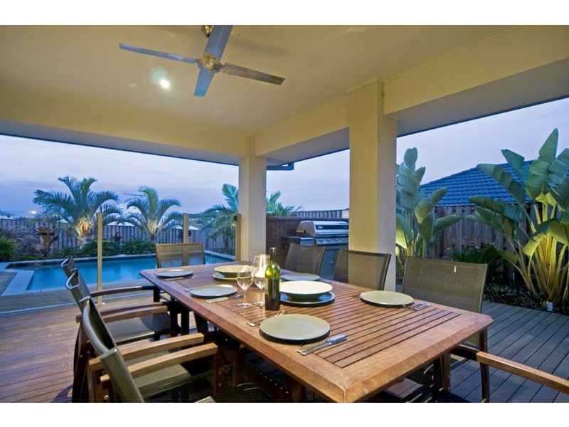 11 Lawley Crescent, Pacific Pines QLD 4211