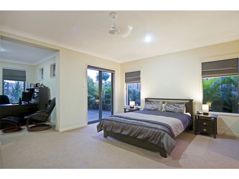 11 Lawley Crescent, Pacific Pines QLD 4211