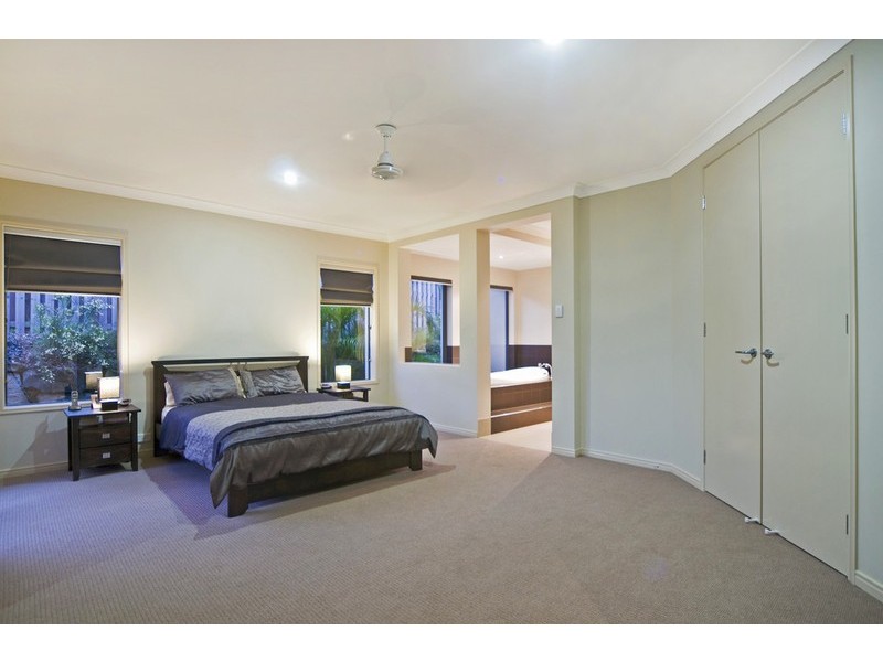 11 Lawley Crescent, Pacific Pines QLD 4211