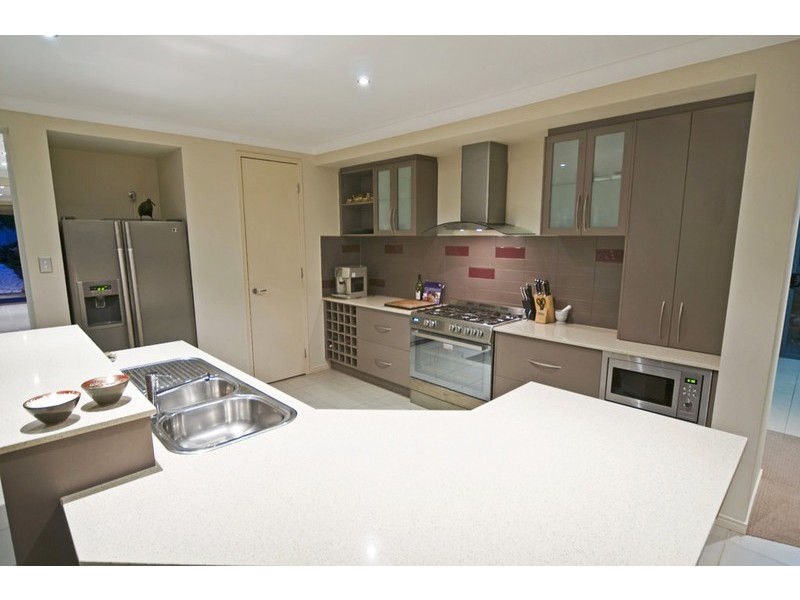 11 Lawley Crescent, Pacific Pines QLD 4211