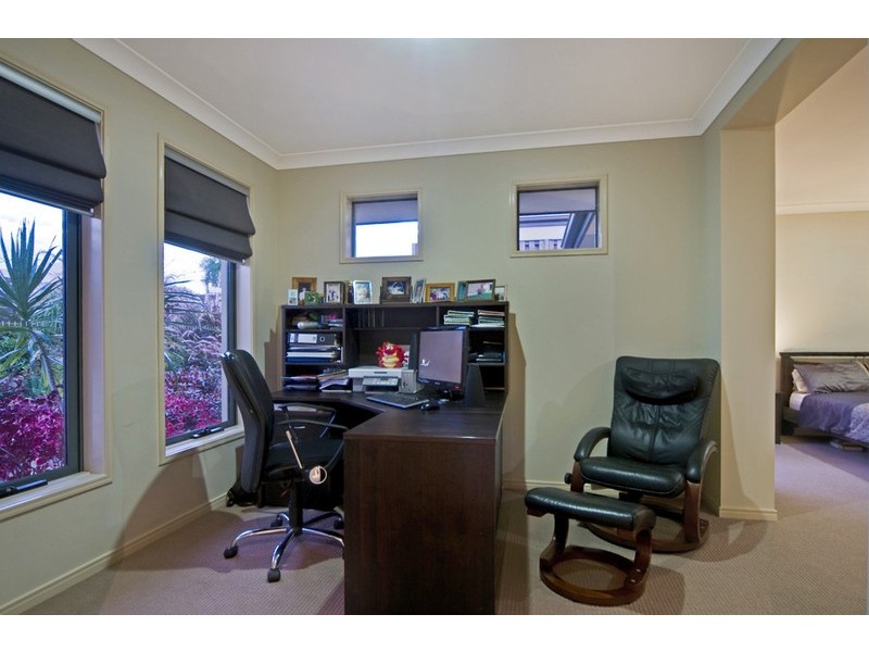 11 Lawley Crescent, Pacific Pines QLD 4211