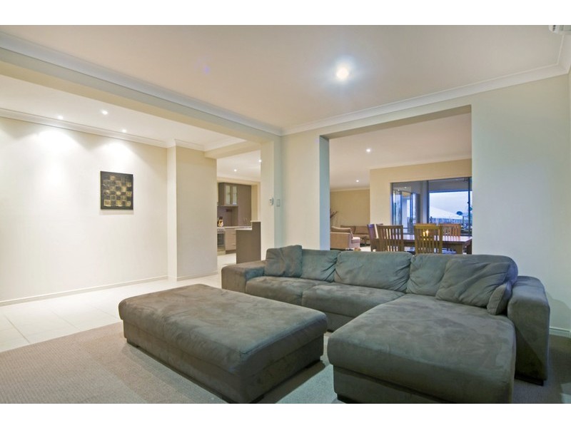 11 Lawley Crescent, Pacific Pines QLD 4211