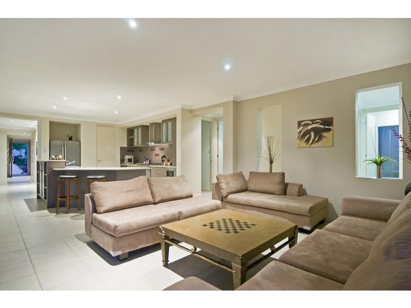 11 Lawley Crescent, Pacific Pines QLD 4211