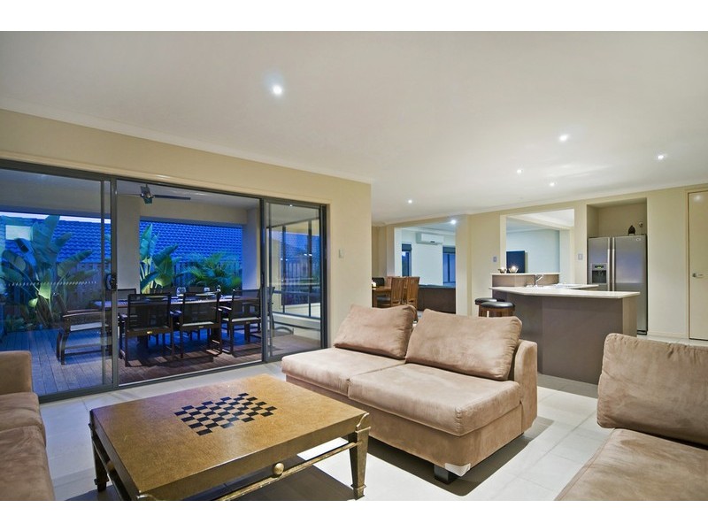 11 Lawley Crescent, Pacific Pines QLD 4211