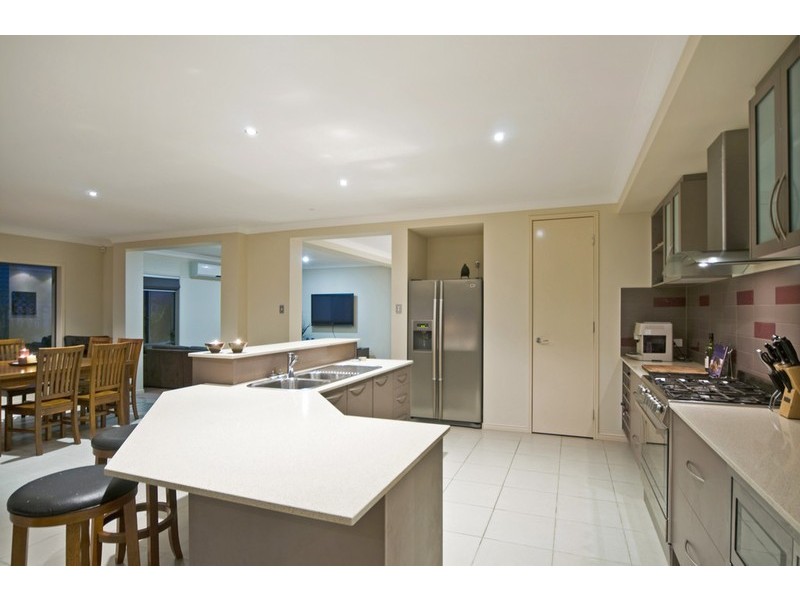 11 Lawley Crescent, Pacific Pines QLD 4211