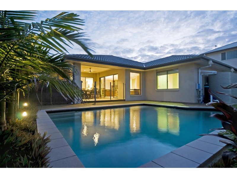 11 Lawley Crescent, Pacific Pines QLD 4211