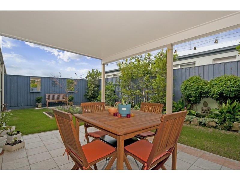 2/87 Victoria Drive, Pacific Pines QLD 4211