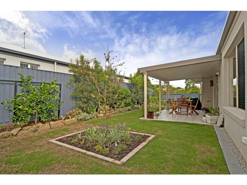 2/87 Victoria Drive, Pacific Pines QLD 4211