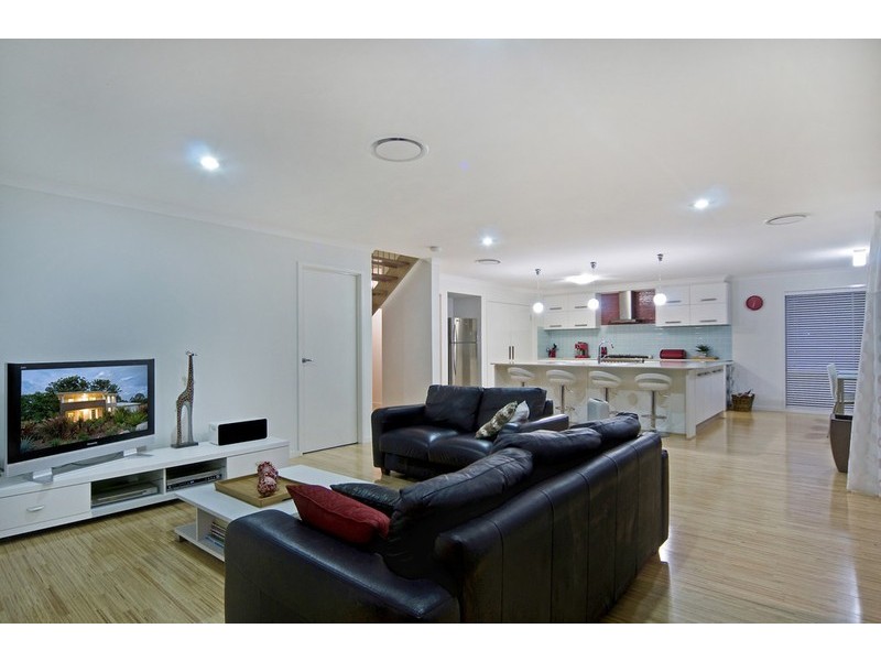 10 Mountain View Crest, Mount Nathan QLD 4211